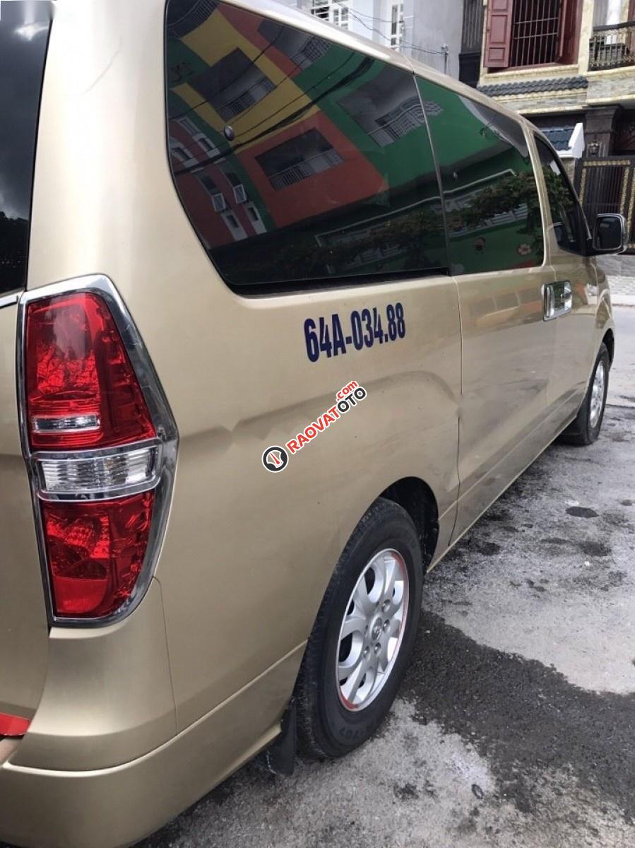 Cần bán xe Hyundai Starex năm 2007, màu vàng, xe nhập, giá 505tr-9