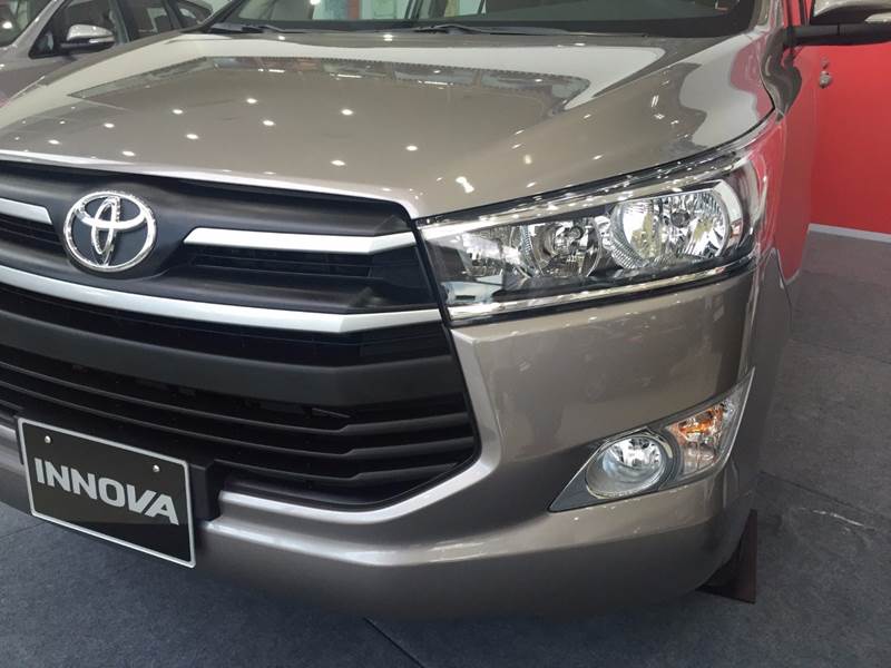 Bán ô tô Toyota Innova năm 2017, màu đỏ, xe nhập, giá tốt-5