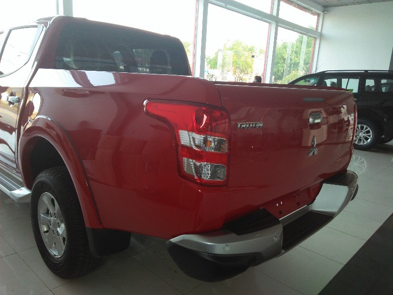 Bán xe Mitsubishi Triton đời 2017, màu đỏ, nhập khẩu nguyên chiếc-3