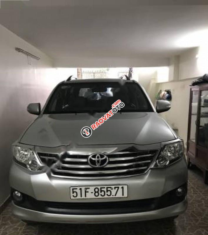 Bán Toyota Fortuner V đời 2013, màu bạc-2