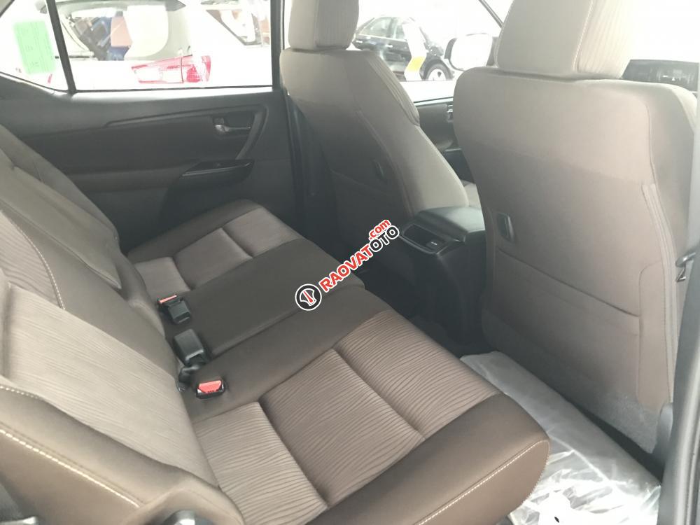 Bán xe Toyota Fortuner 2.4G đời 2017, màu xám (ghi), xe nhập-8