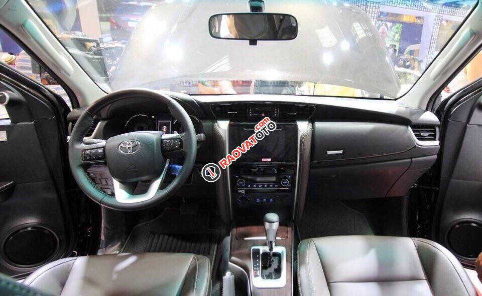 Toyota Mỹ Đình, bán Fortuner 4x2 đời 2017, trả trước 235tr nhận xe-2