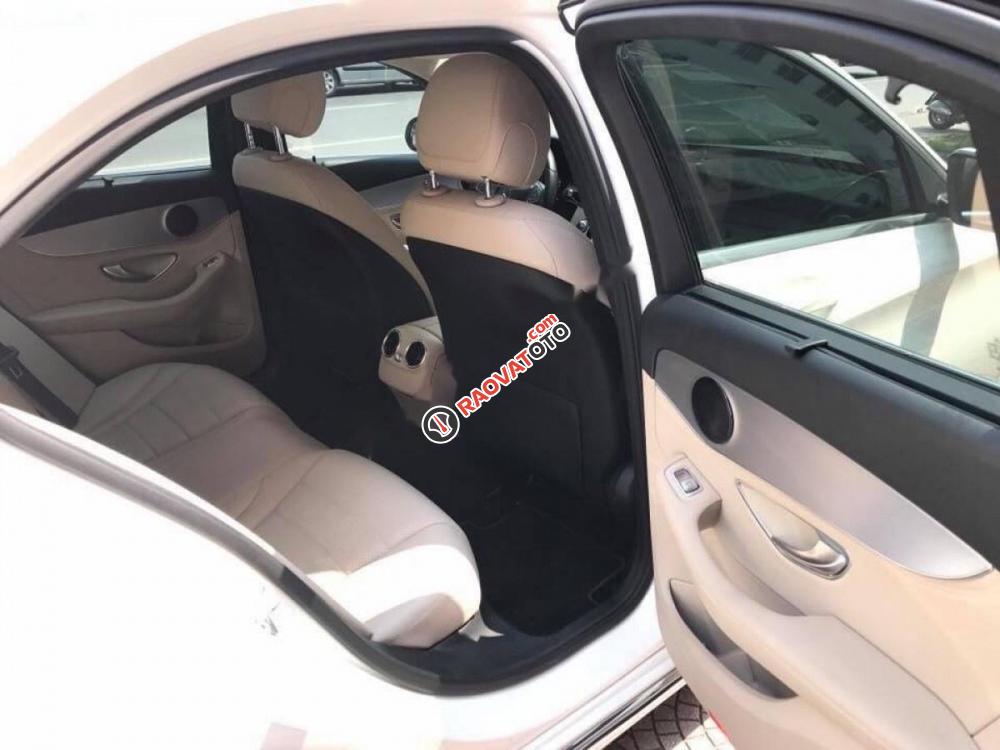 Bán Mercedes C200 sản xuất 2016, màu trắng-4