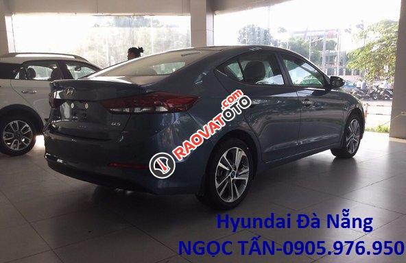 Cần bán xe Hyundai Elantra đời 2018, màu xanh lam, số sàn, liên hệ để nhận được CTKM mới nhất: 0905.976.950-3