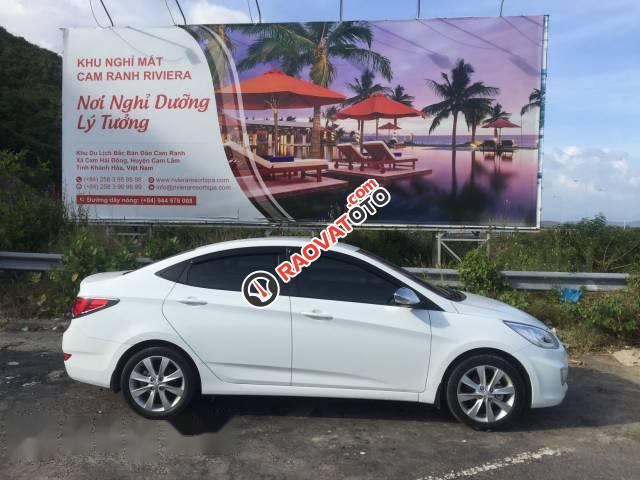 Bán ô tô Hyundai Accent MT đời 2016, màu trắng chính chủ-0