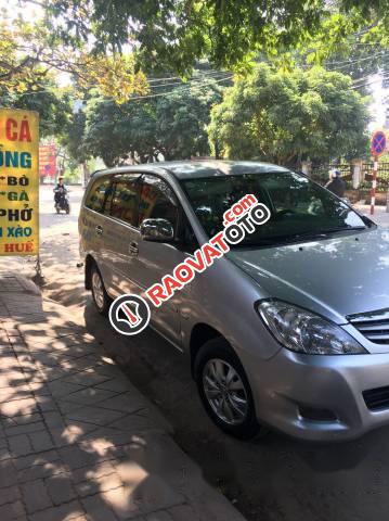 Cần bán xe Toyota Innova đời 2009, màu bạc-2