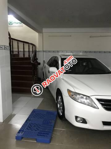 Bán Toyota Camry LE đời 2011, màu trắng chính chủ, 999tr-5