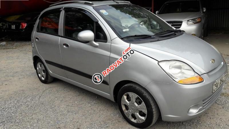 Bán Chevrolet Spark 2011, màu bạc chính chủ, giá tốt-1