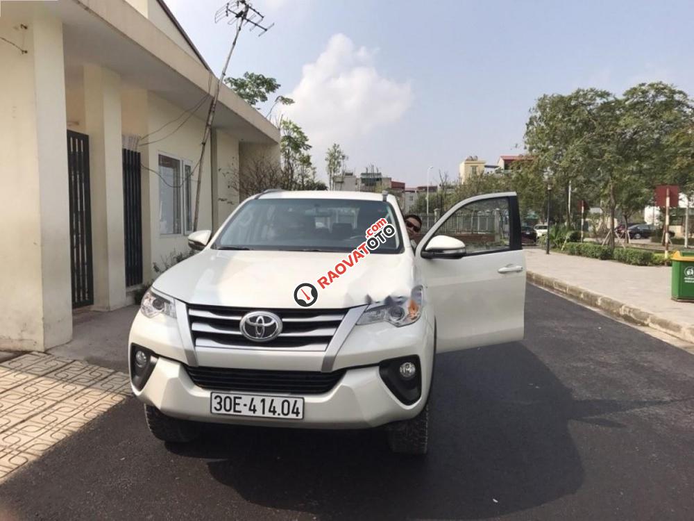 Bán Toyota Fortuner 2.4G 4x2 MT đời 2017, màu trắng, nhập khẩu nguyên chiếc xe gia đình-0