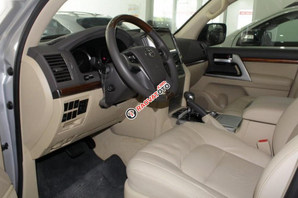 Bán ô tô Toyota Land Cruiser VX 4.6 V8 đời 2016, màu bạc, xe nhập  -3