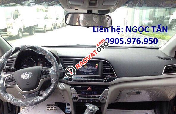 Bán xe Hyundai Elantra đời 2018 - Số tự động, màu nâu. Liên hệ: 0905.976.950-3