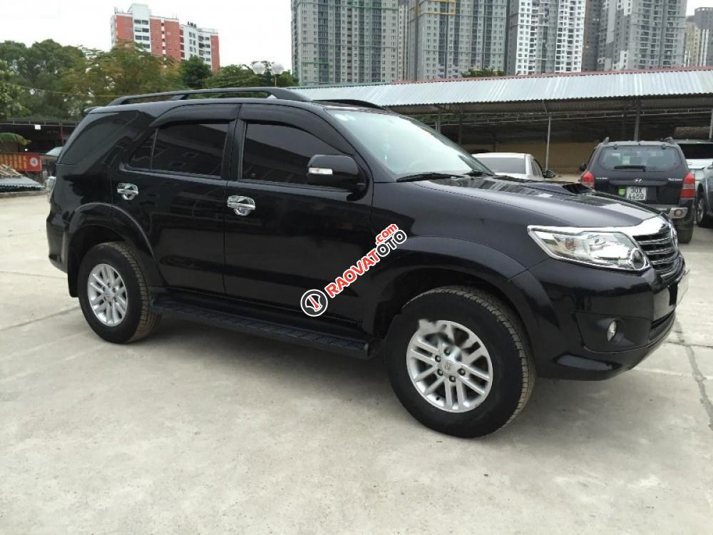 Cần bán xe Toyota Fortuner G đời 2014, màu đen số sàn, giá 810tr-0