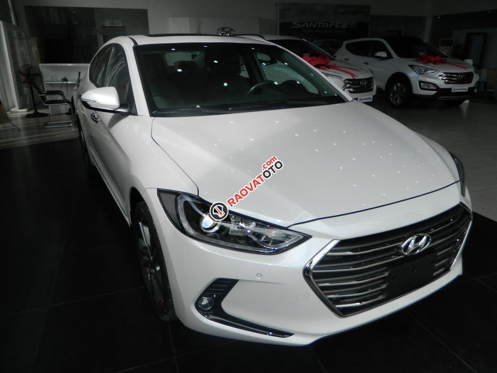 Bán xe Hyundai Elantra đời 2016, màu trắng, giá cạnh tranh - LH: 0938107556-0