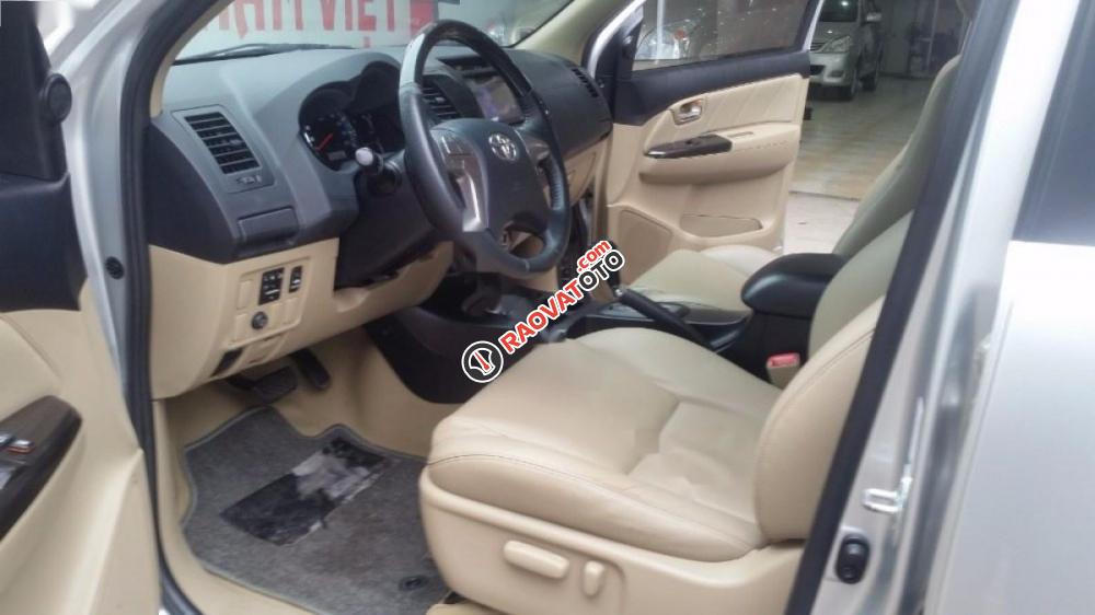 Bán Toyota Fortuner 2.7V 4x2 AT sản xuất 2014, màu bạc chính chủ-5