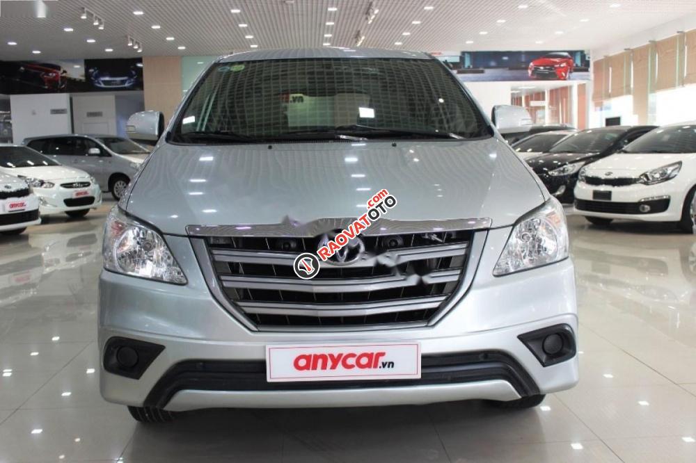 Bán Toyota Innova 2.0E MT đời 2016, màu bạc số sàn-1