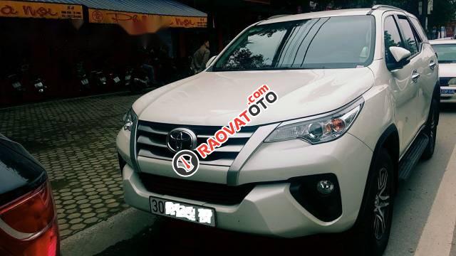 Bán Toyota Fortuner đời 2017, màu trắng như mới-1