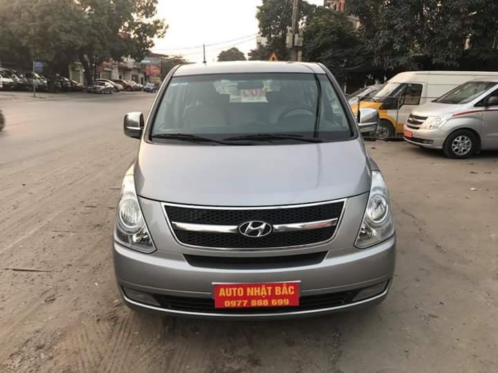 Bán Hyundai Starex đời 2013, màu bạc, nhập khẩu chính hãng, số sàn, giá 750tr-1