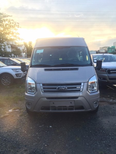 Bán xe Ford Transit năm 2017, màu bạc, nhập khẩu-1