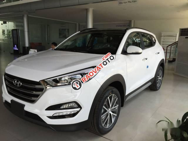 Bán Hyundai Tucson 2.0AT đời 2017, màu trắng-2