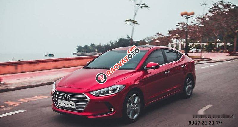 Bán ô tô Hyundai Elantra năm 2017, màu đỏ-6