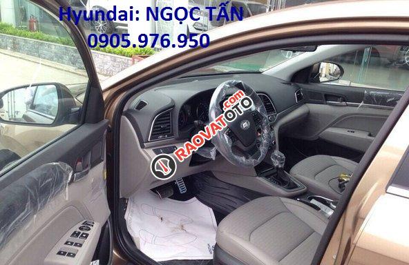 Bán xe Hyundai Elantra đời 2018 - Số tự động, màu nâu. Liên hệ: 0905.976.950-5