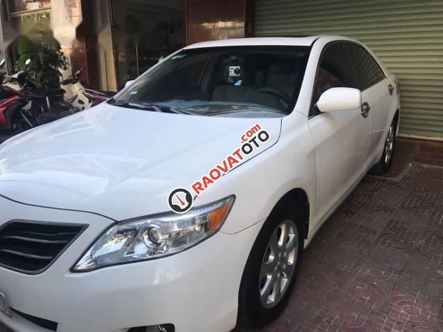 Bán Toyota Camry LE đời 2011, màu trắng chính chủ, 999tr-0