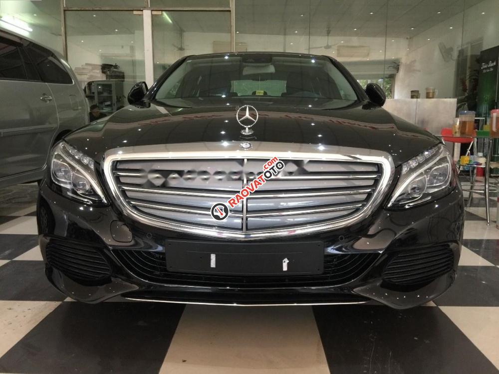 Cần bán xe Mercedes C250 Exclusive sản xuất 2017, màu đen-1