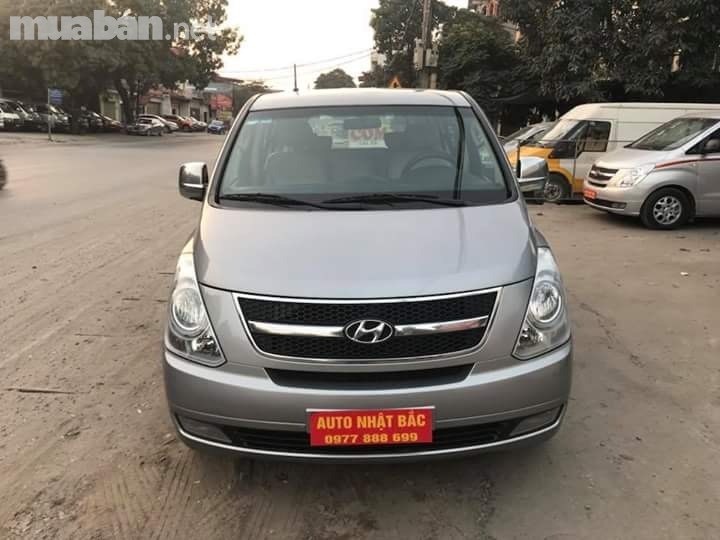 Bán Hyundai Starex đời 2013, màu bạc, nhập khẩu chính hãng, số sàn, giá 750tr-0