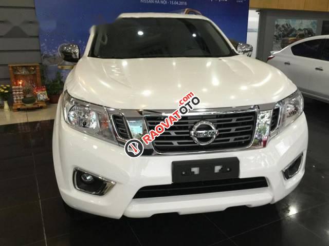 Bán ô tô Nissan Navara EL đời 2017, màu trắng giá cạnh tranh-1