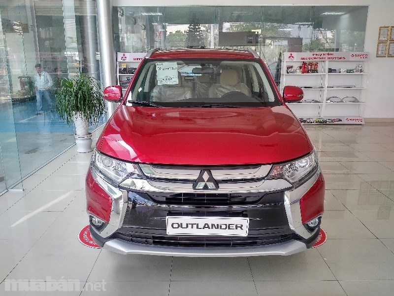 Cần bán xe Mitsubishi Outlander sản xuất 2017, màu đỏ, xe nhập-0