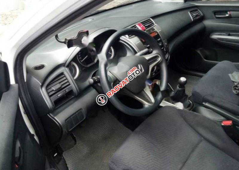 Cần bán lại xe Honda City đời 2013, màu trắng chính chủ-0