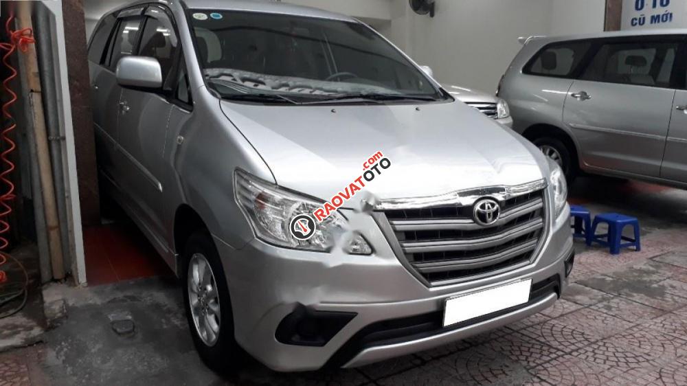 Bán Toyota Innova 2.0E đời 2010, màu bạc như mới, giá 472tr-1