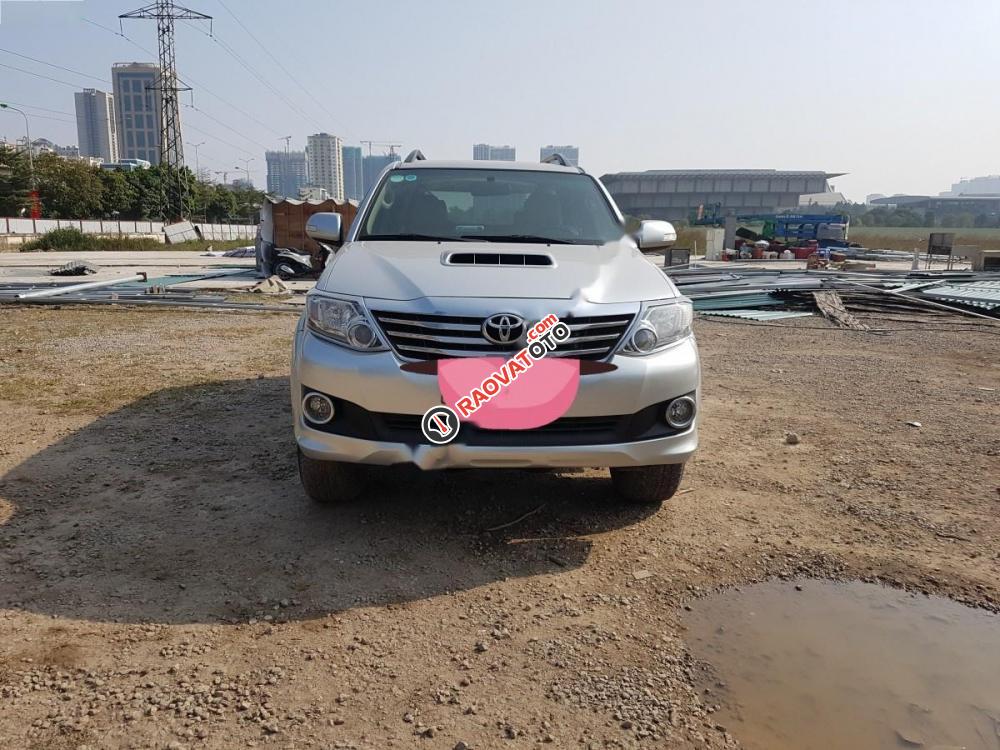 Cần bán xe Toyota Fortuner sản xuất 2012, màu bạc chính chủ-0