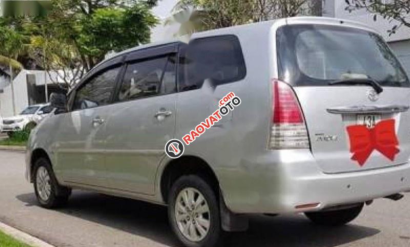 Cần bán gấp Toyota Innova G sản xuất 2011, màu bạc chính chủ, giá cạnh tranh-2