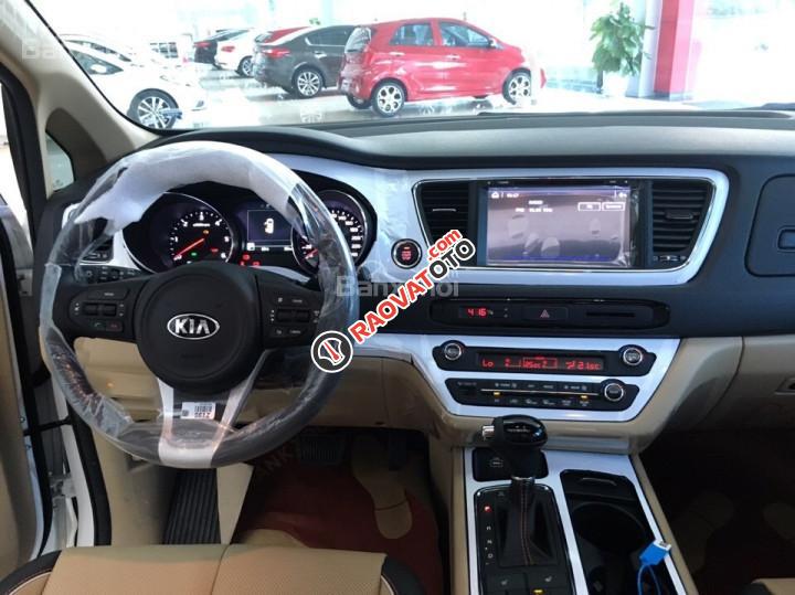 Bán ô tô Kia Sedona DAT 2017, màu trắng-3