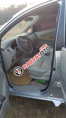 Cần bán lại xe Toyota Innova G đời 2010, màu bạc-2