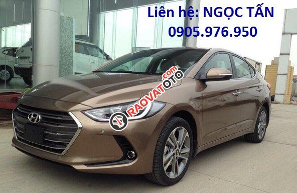 Bán xe Hyundai Elantra đời 2018 - Số tự động, màu nâu. Liên hệ: 0905.976.950-0