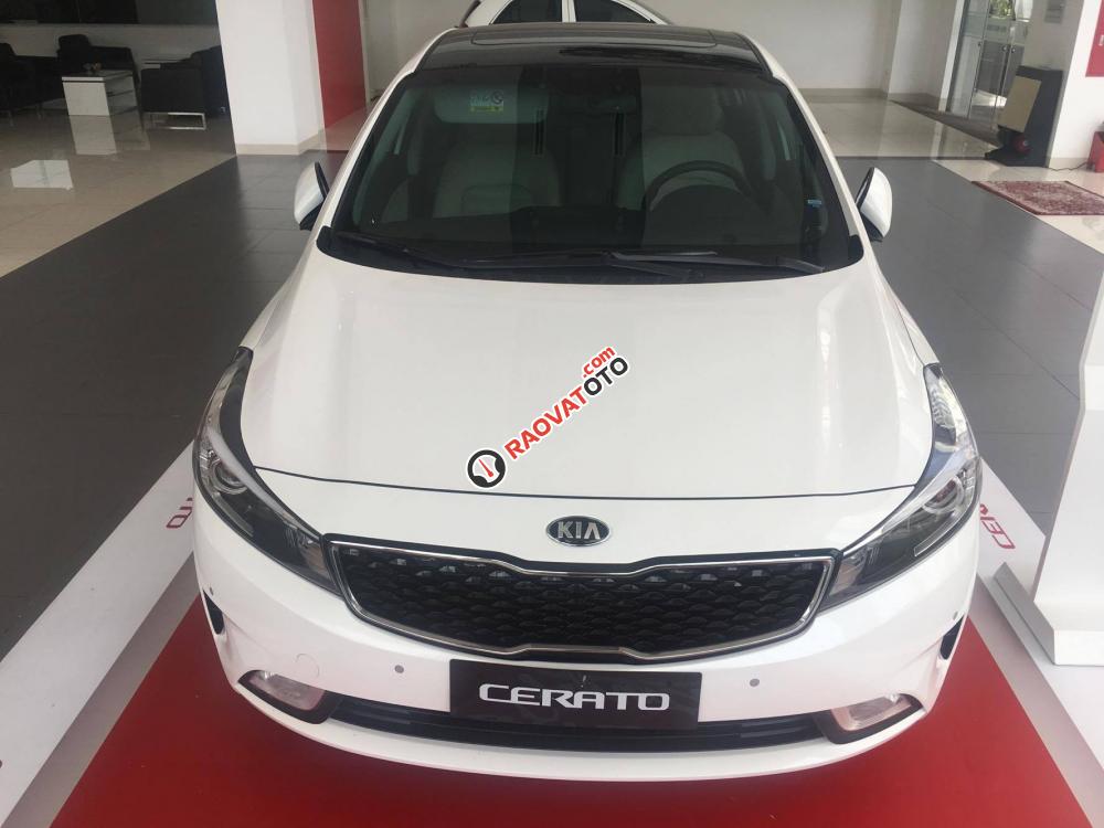 Bán Kia Cerato 1.6 AT trắng tại Hà Nội, đời 2018. Giá xe với nhiều ưu đãi, gọi ngay 0978 447 462-0