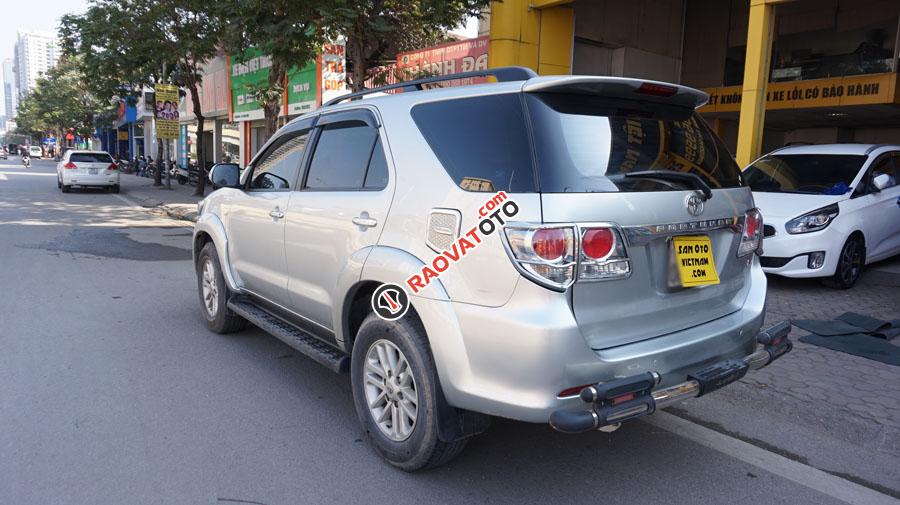 Bán Toyota Fortuner V đời 2013, màu bạc-3