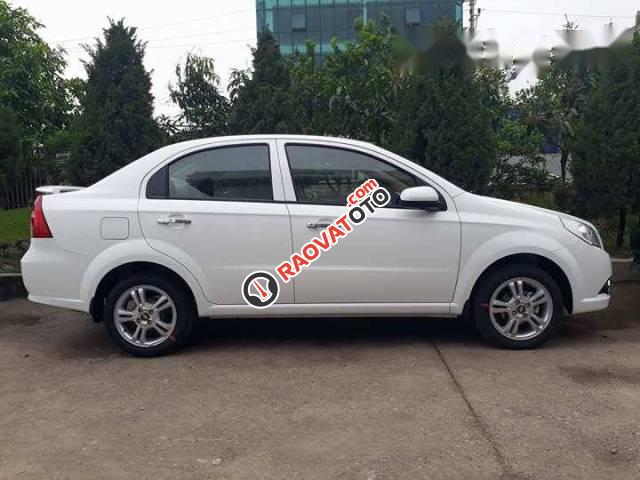 Cần bán Chevrolet Aveo 2017, màu trắng-1