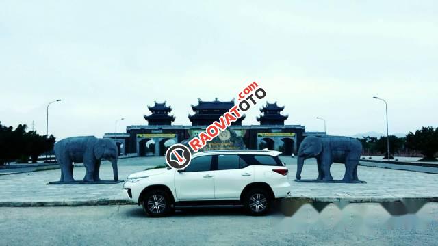 Bán Toyota Fortuner đời 2017, màu trắng như mới-2