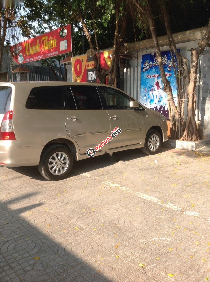 Cần bán xe Toyota Innova 2.0E đời 2012 còn mới, giá tốt-5