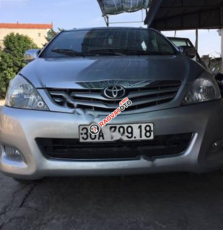 Bán ô tô Toyota Innova G đời 2009, màu bạc-0