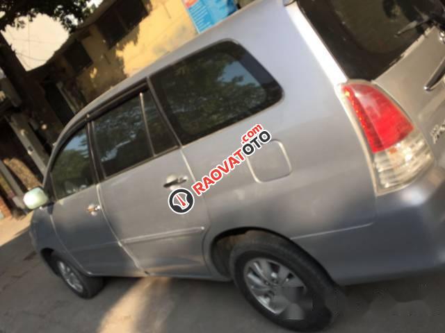 Bán Toyota Innova đời 2010, màu bạc, giá tốt-5