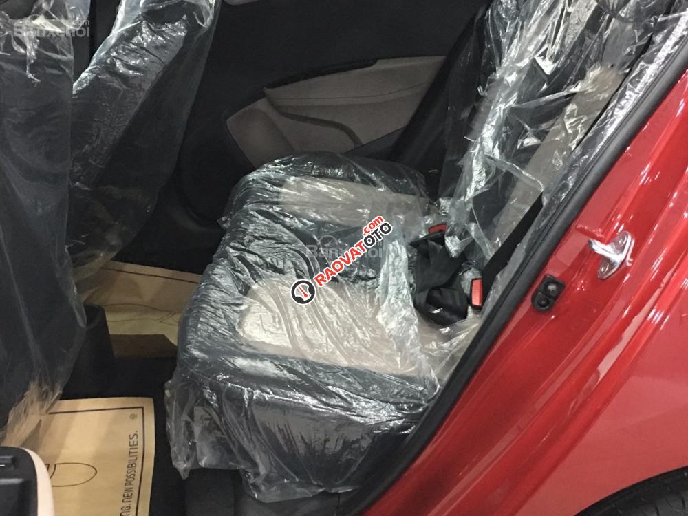 Trả góp 5 triệu 6 hàng tháng, lấy xe Hyundai I10 bản 1.0 MT base, màu đỏ. LH Hương: 0902.608.293-3