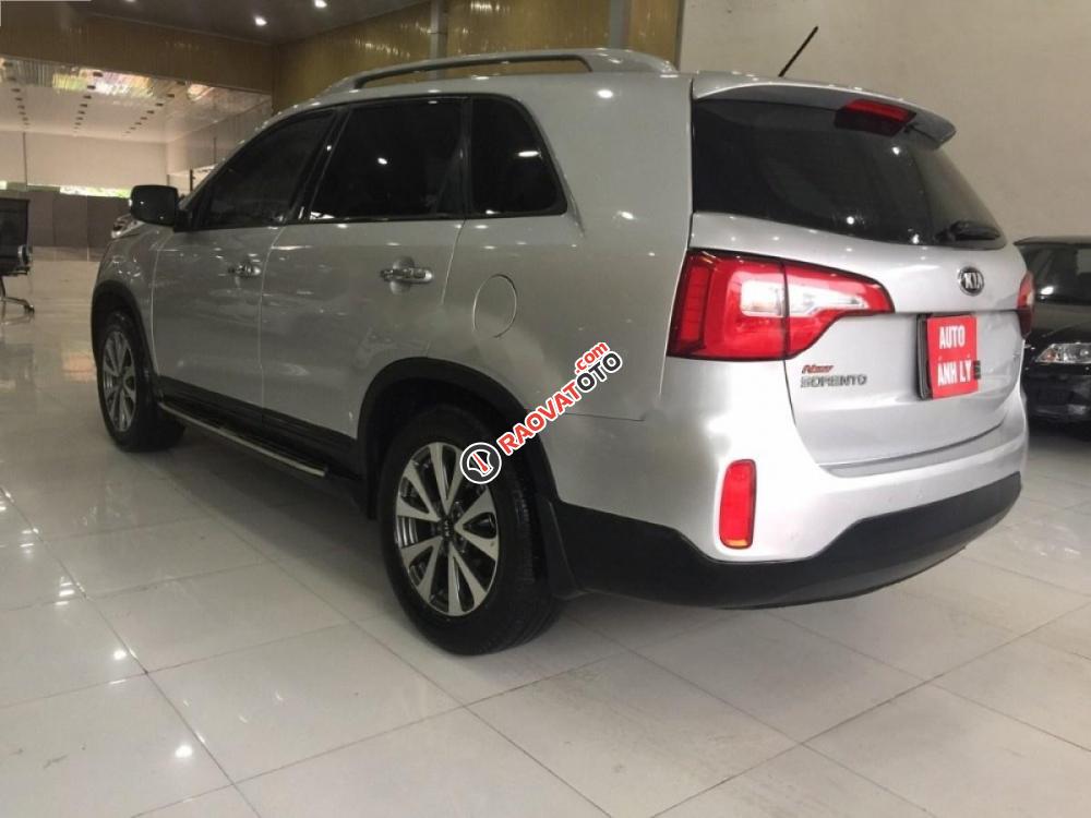 Xe Kia Sorento 2.2AT đời 2014, màu bạc, giá 805tr-5