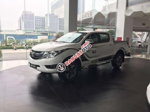 Bán Mazda BT 50 đời 2017, màu trắng-1