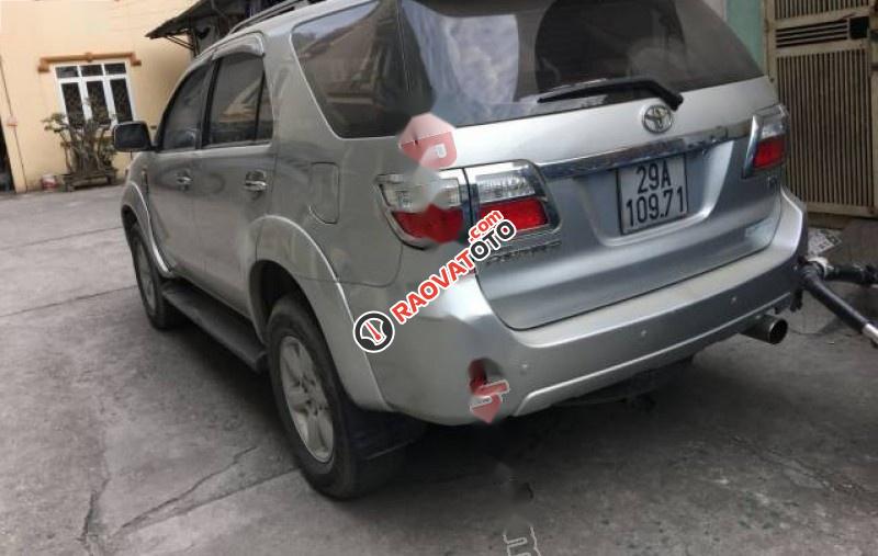 Cần bán gấp Toyota Fortuner G đời 2011, màu bạc số sàn-4