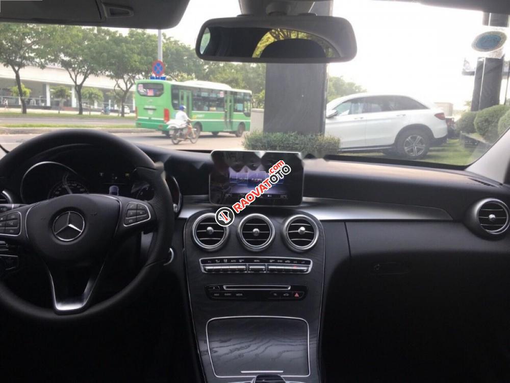 Cần bán gấp Mercedes C200 đời 2017, màu trắng-4