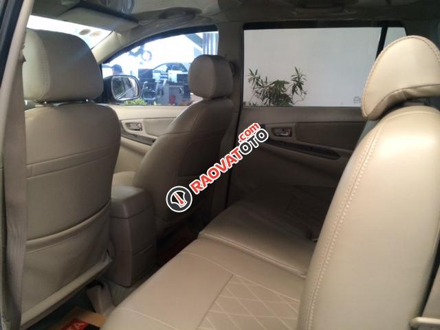 Bán Toyota Innova E đời 2014, màu bạc-4